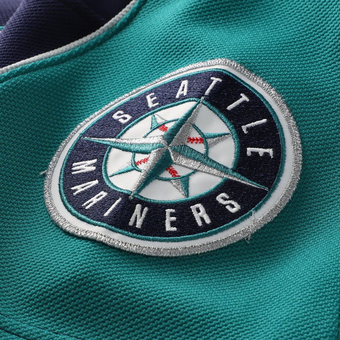 Seattle Mariners Ichiro Suzuki 2006 Cooperstown Mesh Batting Practice Button-Up Jersey | Navy